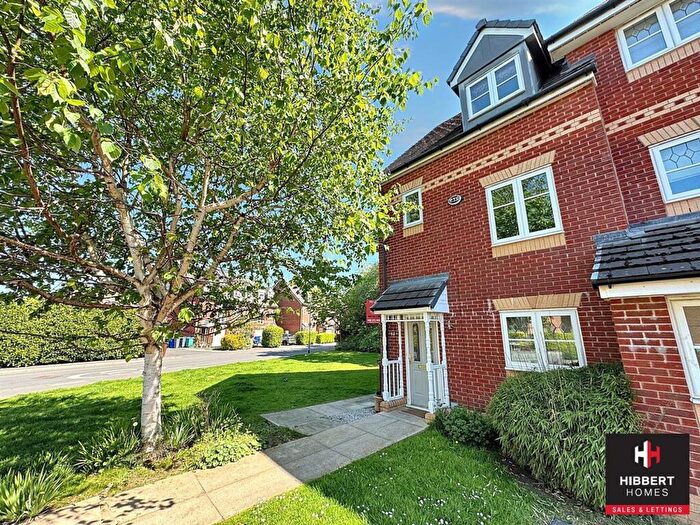 4 Bedroom Town House To Rent In Lawnhurst Avenue, Wythenshawe, M23