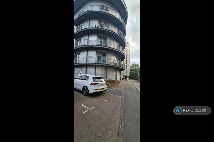 2 Bedroom Flat To Rent In Westside Apartments, Ilford, IG1
