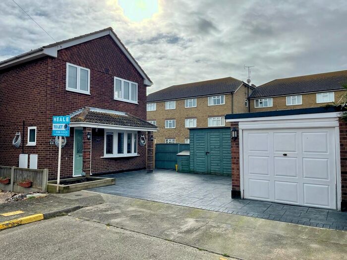5 Bedroom Detached House To Rent In Whiteways, Canvey Island, SS8