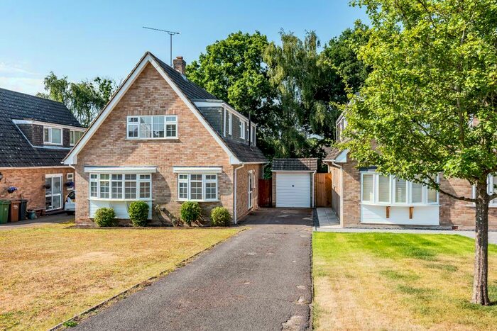 3 Bedroom Detached House To Rent In Lightwater, Surrey, GU18