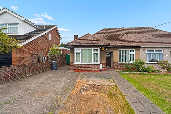 2 Bedroom Bungalow For Sale In Stanley Road North, Rainham, RM13