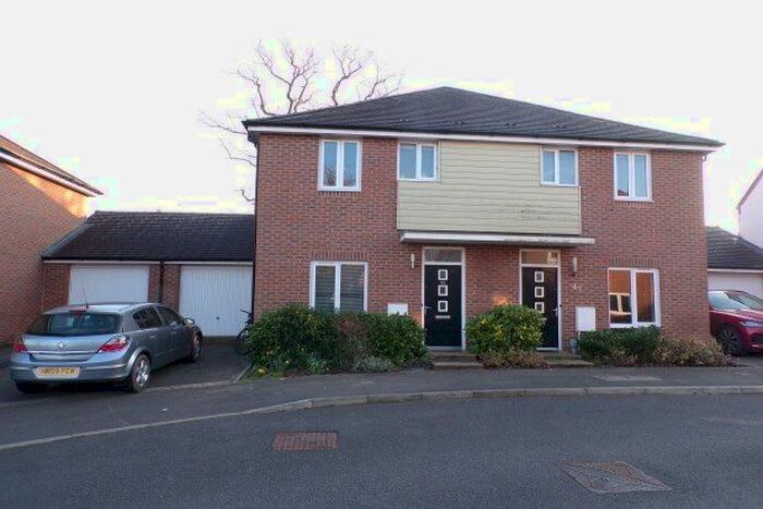 3 Bedroom Semi-Detached House To Rent In Oleander Drive, Southampton, SO40