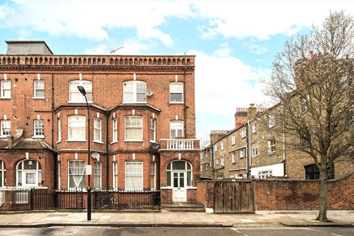 1 Bedroom Flat To Rent In Fairholme Road, West Kensington, W14