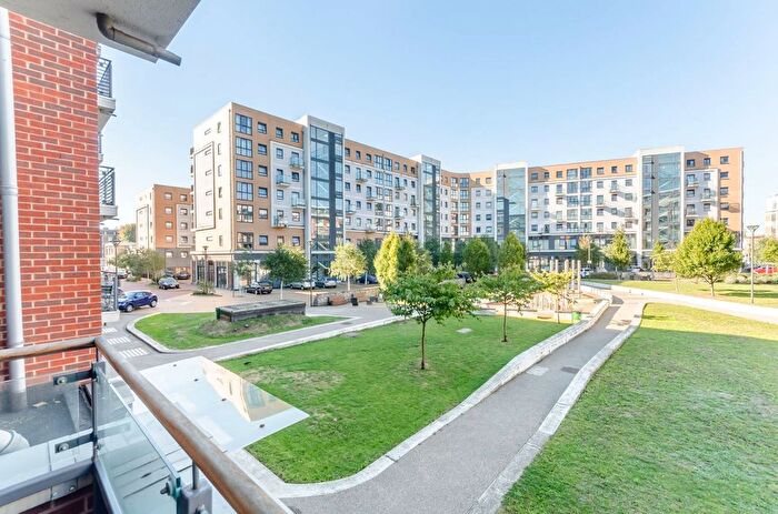 1 Bedroom Flat To Rent In Larden Road, Acton, London, W3