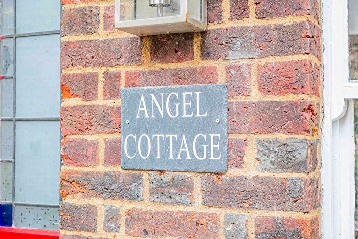 3 Bedroom Cottage To Rent In Angel Cottage, High Street, HP1