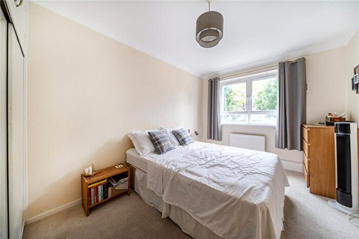 1 Bedroom Apartment For Sale In Cornford Grove, London, SW12