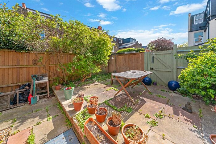 1 Bedroom Flat For Sale In William Road, Wimbledon, SW19