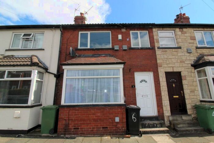 3 Bedroom Terraced House To Rent In South End Grove, Leeds, LS13