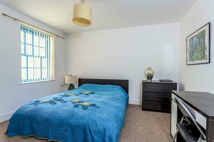 3 Bedroom Flat To Rent In Bishop Street, Portsmouth, Hampshire, PO1