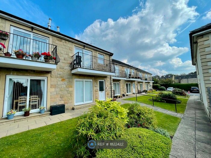 1 Bedroom Flat To Rent In Manor Croft Gardens, Earlsheaton, Dewsbury, WF12