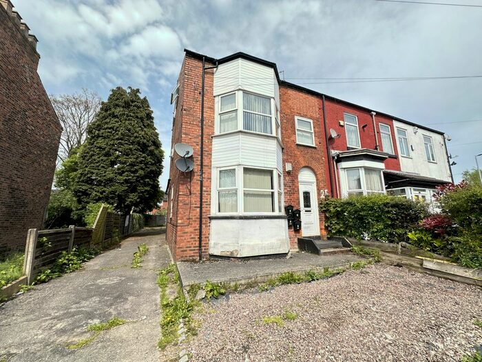 2 Bedroom Flat To Rent In Peel Grove, Manchester, M12