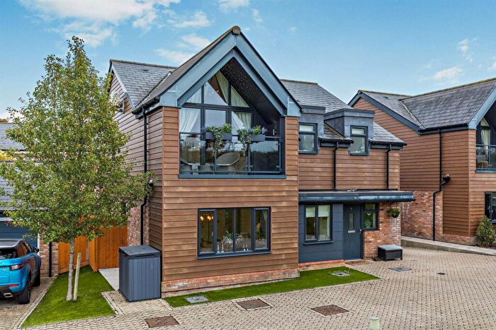 4 Bedroom Detached House For Sale In Wyatt Road, Allington, Maidstone, ME16