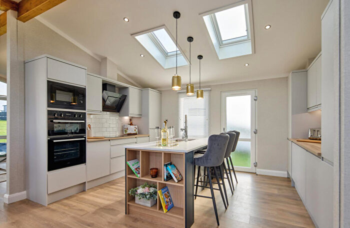 2 Bedroom Park Home For Sale In Newport, Isle Of Wight, PO30
