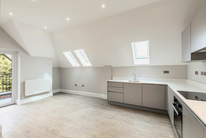 3 Bedroom Apartment To Rent In Kingswood Lane, CR6