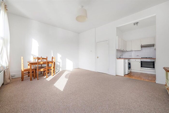 1 Bedroom Flat For Sale In High Street, Penge, London, SE20