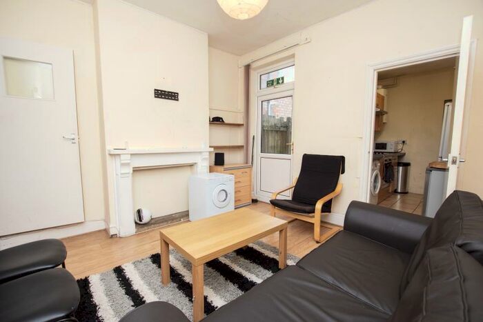 5 Bedroom Terraced House To Rent In Warwards Lane, B29