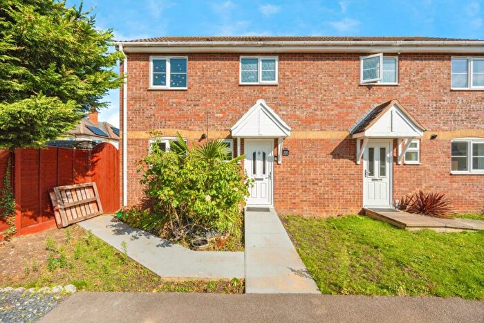 3 Bedroom Semi-Detached House For Sale In Westdale Walk, Bedford, Bedfordshire, MK42