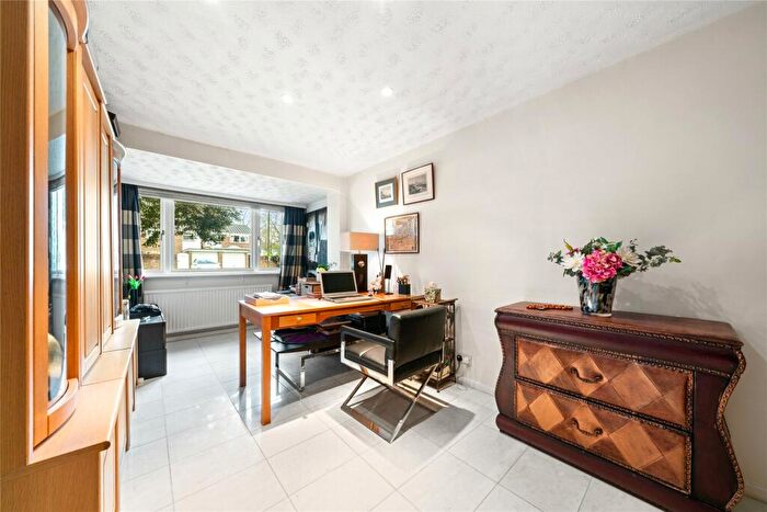 4 Bedroom Detached House For Sale In Netherby Park, Weybridge, Surrey, KT13