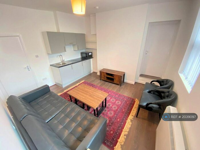 1 Bedroom Flat To Rent In Near Camden Canal, London, NW1