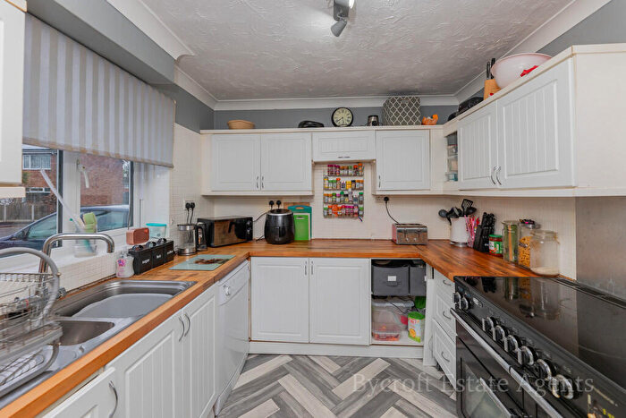 5 Bedroom Semi-Detached House For Sale In Spruce Avenue, Ormesby, NR29