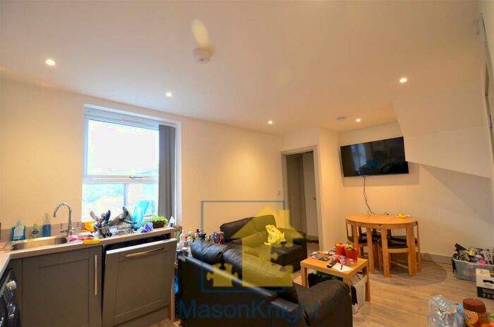 4 Bedroom Terraced House To Rent In / Academic Year Newly Refurbished Double Bedroom All En-suite, Heeley Road, Selly Oak, Free Ultrafast M Bro, B29