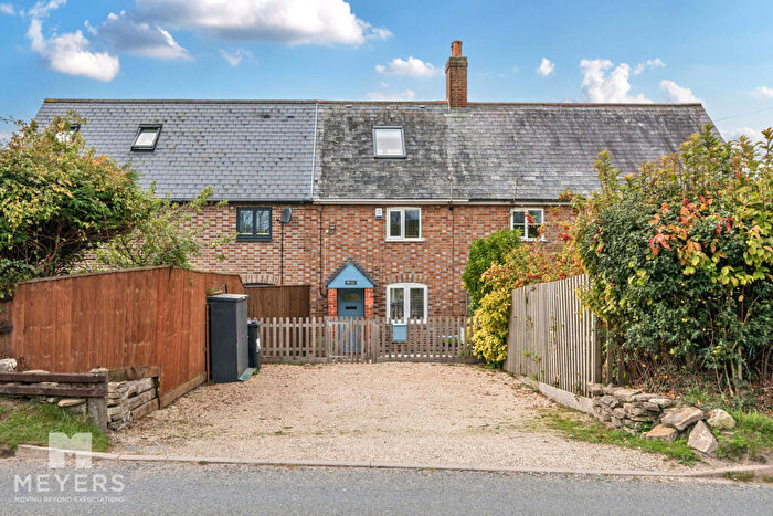 2 Bedroom Cottage For Sale In Furzebrook Road, Wareham, BH20