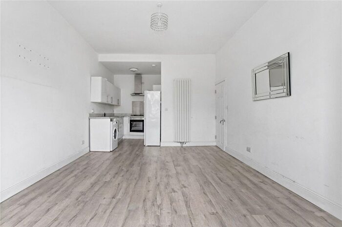 2 Bedroom Flat To Rent In Eastwood Road, Ilford, IG3