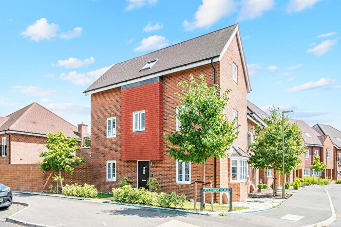 4 Bedroom Semi Detached House For Sale In Chetwode Road, Tadworth, KT20