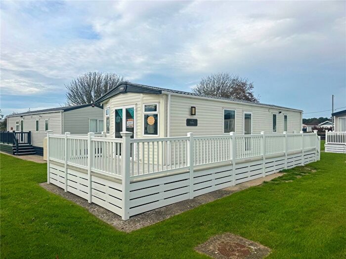 2 Bedroom Mobile/park Home For Sale In Naish Common, Naish, New Milton, Hampshire, BH25