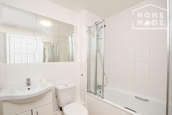 2 Bedroom Flat To Rent In Symphony Close, Edgware, HA8