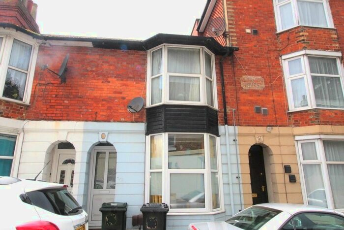 1 Bedroom Flat To Rent In Park Road North, Ashford, Kent, TN24
