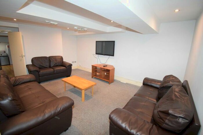 5 Bedroom House To Rent In Uttoxeter New Road - Bedrooms - Student - -, DE22