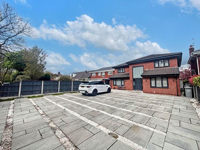 4 Bedroom Detached House To Rent In Davyhulme Road, Urmston, Manchester, M41