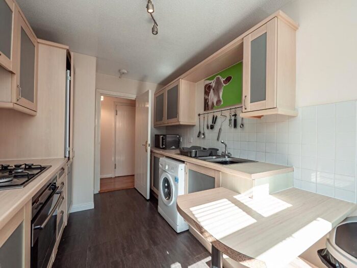 2 Bedroom Flat For Sale In / Sinclair Place, Edinburgh, EH11