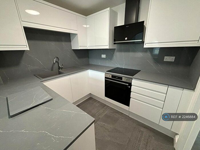 2 Bedroom Flat To Rent In Haxby Court, Cardiff, CF10