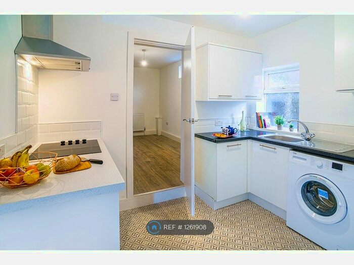 2 Bedroom Flat To Rent In Parrin Lane, Eccles, Manchester M30