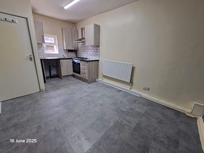 1 Bedroom Flat To Rent In Flat, Kirkstall Road, Leeds, LS4