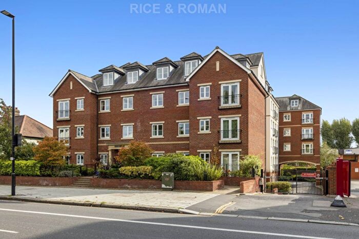 2 Bedroom Flat For Sale In Golden Court, Isleworth, TW7
