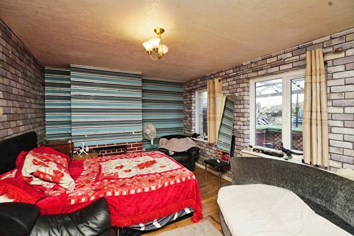 3 Bedroom Terraced House For Sale In Brendon Avenue, Luton, LU2