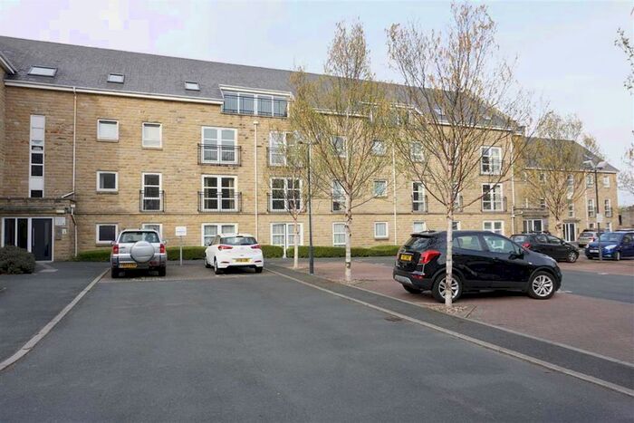 2 Bedroom Flat To Rent In Regent Court, Albert Promenade, Halifax, HX3