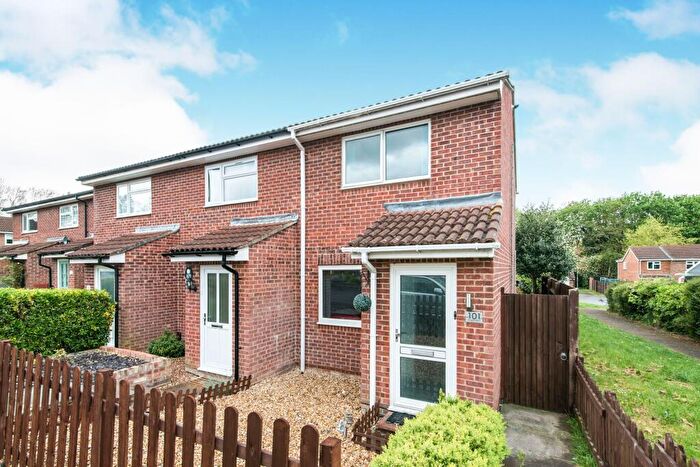 2 Bedroom End Of Terrace House To Rent In Brighton Hill, RG22