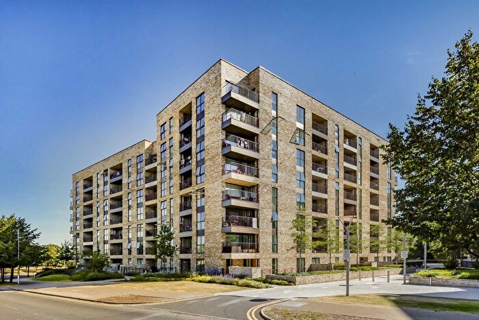 2 Bedroom Flat To Rent In Lakeside Drive, Park Royal, London, NW10