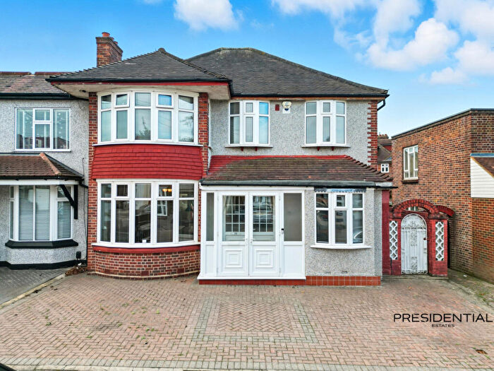 5 Bedroom Semi-Detached House For Sale In Abbotswood Gardens, Gants Hill, IG5