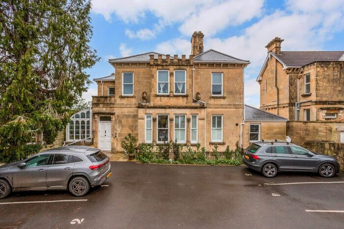 2 Bedroom Flat To Rent In Upper Oldfield Park, Bath, BA2