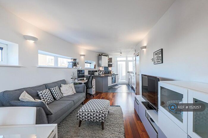 1 Bedroom Flat To Rent In Vanguard House, London, E8