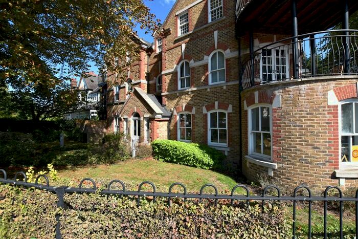 2 Bedroom Flat To Rent In Loughton, London, IG10