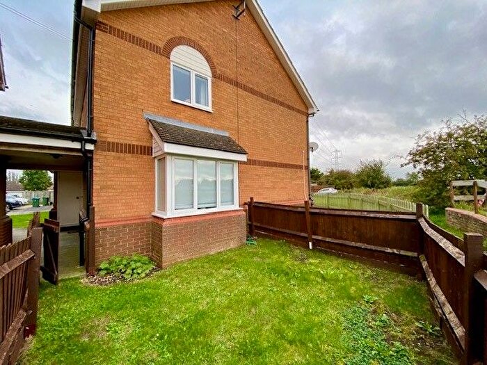 2 Bedroom End Of Terrace House To Rent In Lupin Walk, Aylesbury, HP21