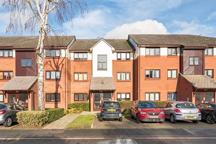 1 Bedroom Apartment For Sale In Maple Gate, Loughton, IG10