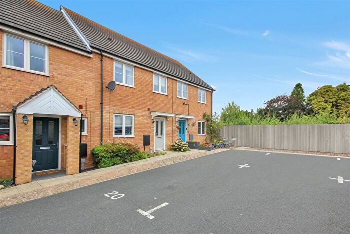 3 Bedroom Terraced House For Sale In Alnwick Close, Rushden, NN10