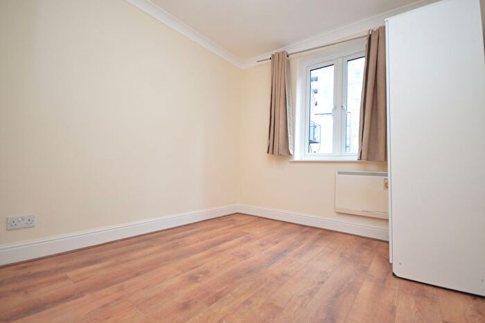 2 Bedroom Flat To Rent In Peninsula Court, Canary Wharf, E14